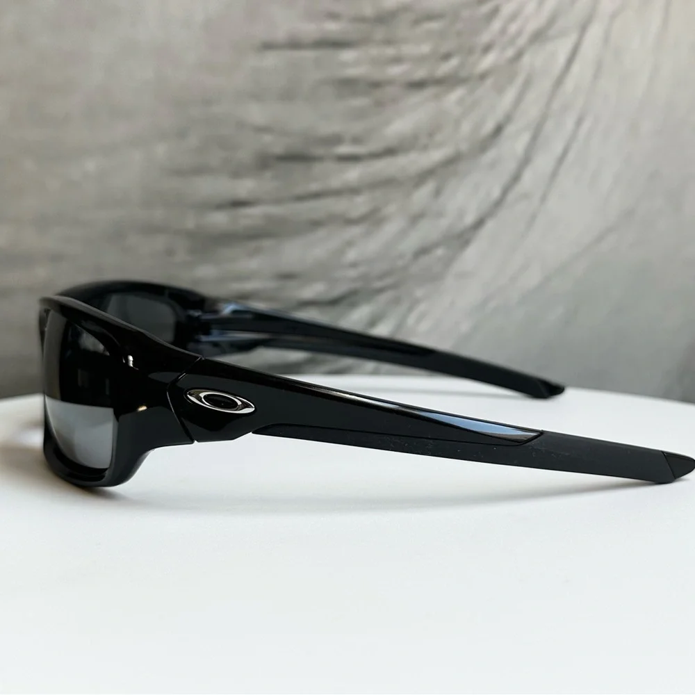 🕶️OAKLEY 🕶️ Valve Black Sunglasses OO9236